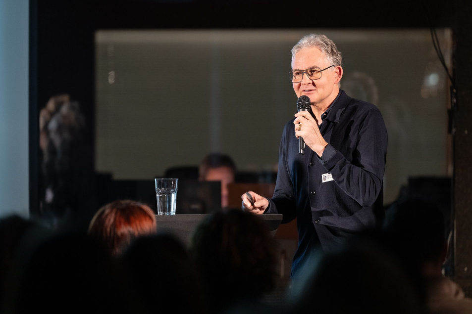 Prof. Dr. med. Alain Di Gallo bei seiner spannenden Präsentation. Prof. Dr. med. Alain Di Gallo bei seiner spannenden Präsentation.